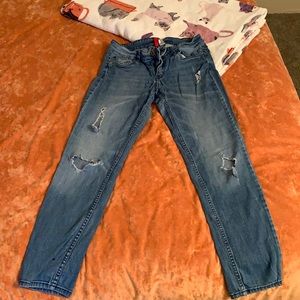 Divided jeans light-wash heavily distressed